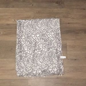 CALVIN KLEIN Leopard scarf